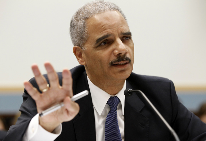 Ministrul american al Justitiei, Eric Holder, interzice politiei controalele pe baza profilului rasial