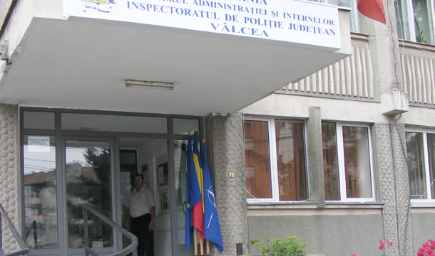 Politisti din Valcea, trimisi in judecata pentru luare de mita