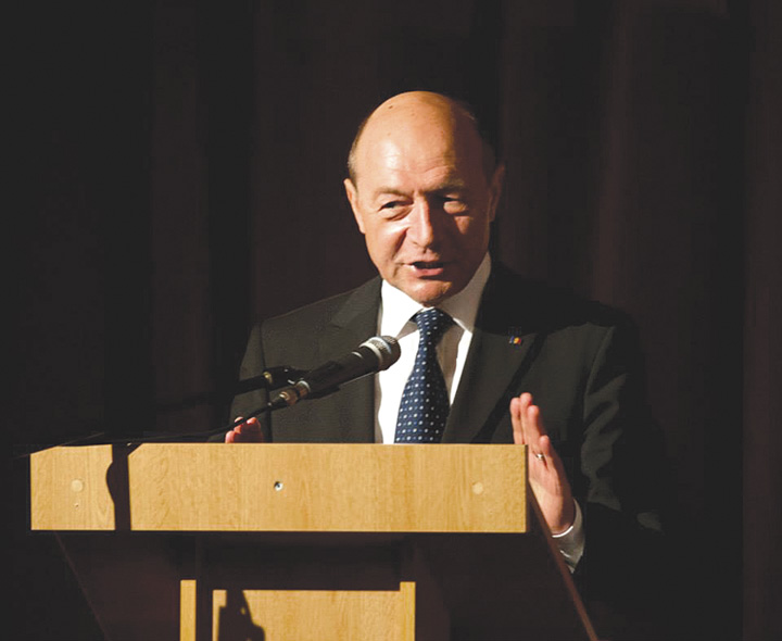Basescu ii da cu flit lui Dusa