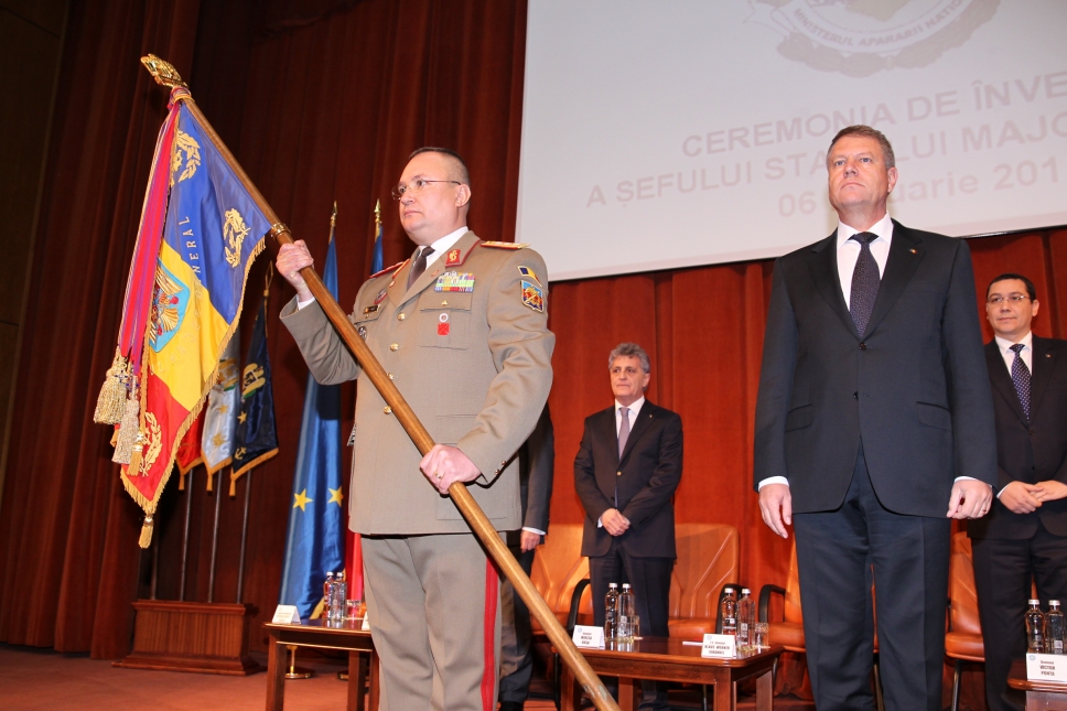 Iohannis si Ponta, la ceremonia de investire a noului sef al Statului Major General