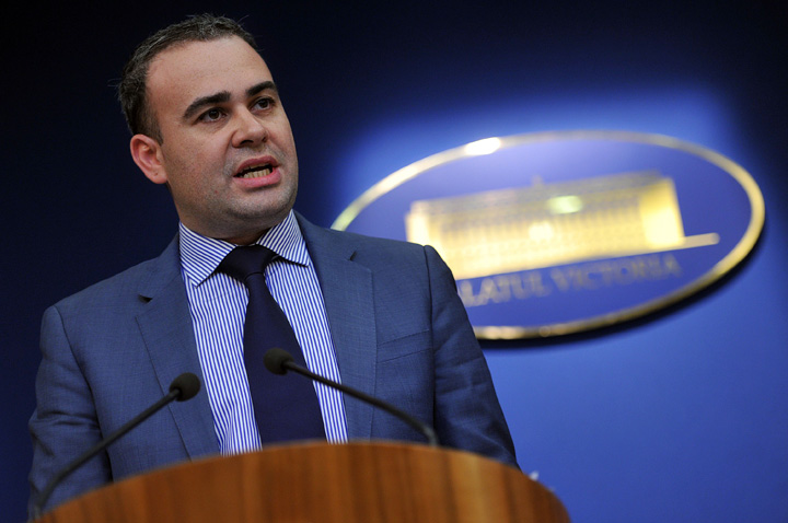 Statul da fonduri nerambursabile doar firmelor mari