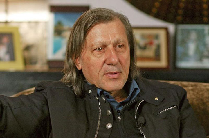 Ilie Nastase ii bate obrazul lui Traian Basescu