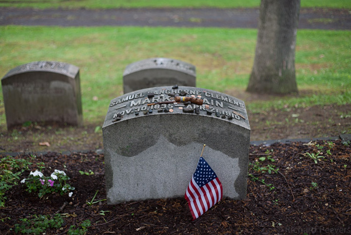 A fost furata placheta funerara a lui Mark Twain