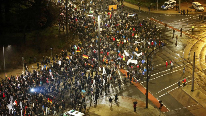 Ample manifestatii contra ”islamizarii” in Estul Germaniei: „Noi suntem poporul!”