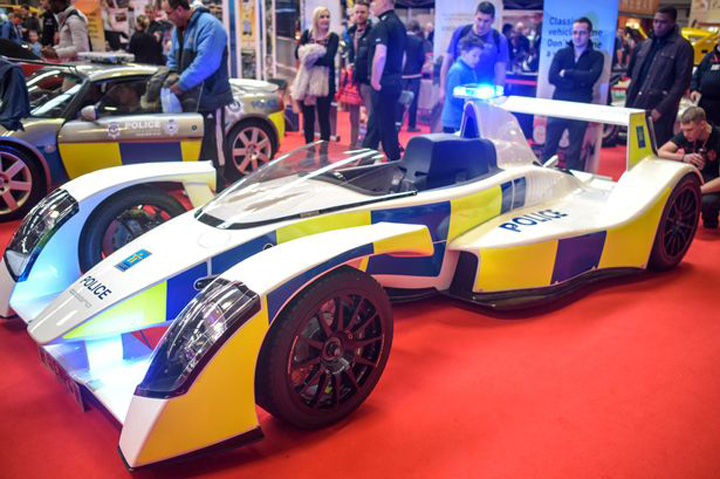 Politia rutiera din Marea Britanie, pe cai mari si multi: si-a tras supercar inspirat din Formula 1