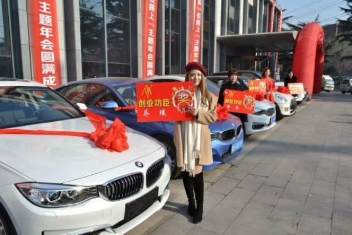 Au muncit pe rupte un an intreg, iar la final au primit BMW-uri in loc de tichete si carduri cadou!