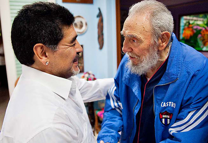 Fidel Castro i-a scris lui Maradona