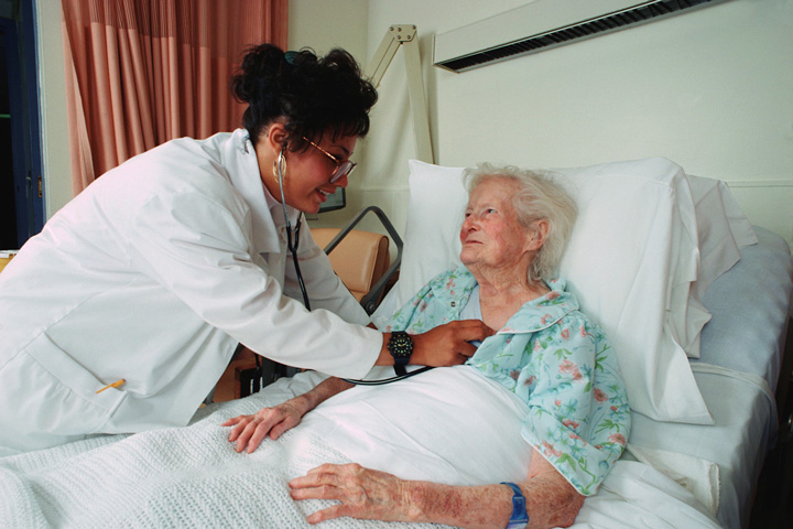 Doctor Examining an Elderly Patient - Ziarul National
