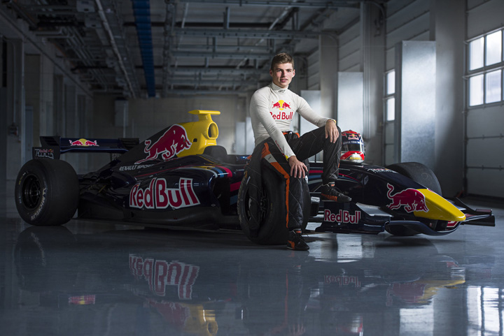 Pilotii de Formula 1, obligati sa aiba permis de conducere