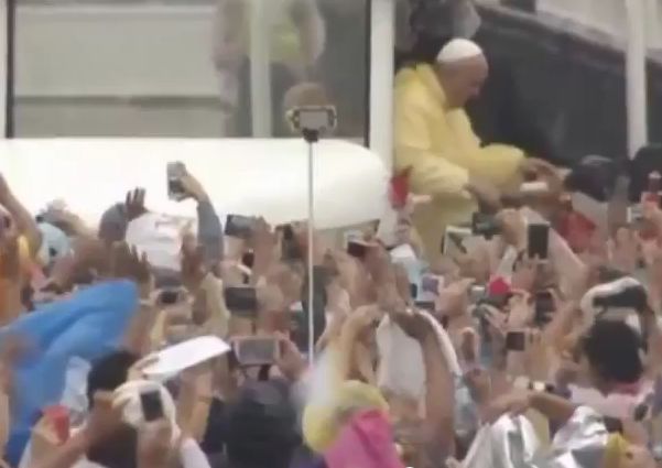 Imagini impresionante: Papa Francisc a oficiat slujba de duminica in fata a 6 milioane de oameni, la Manila (VIDEO)