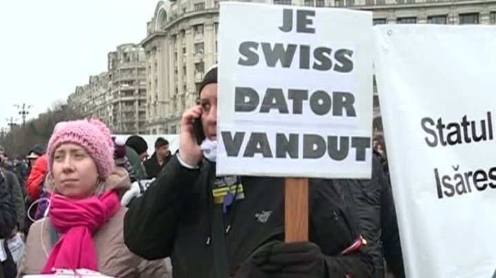 Proteste in Piata Constitutiei pentru inghetarea francului elvetian la cursul istoric