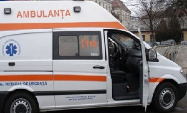 Tanar injunghiat in plina strada, chiar de Sfantul Nicolae. Agresorul a dat bir cu fugitii