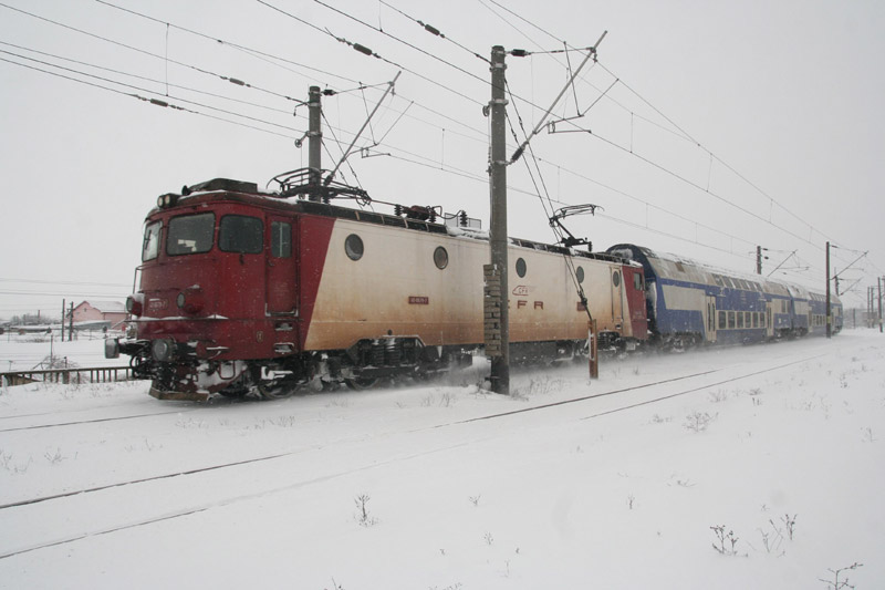 Trenurile de calatori pot avea intarzieri de pana la o ora, din cauza gerului!