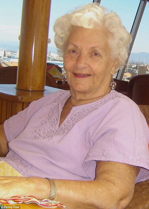 Ea este „Mama Lee”! Acum sapte ani a vandut tot si s-a mutat pe cel mai luxos vas de croaziera!