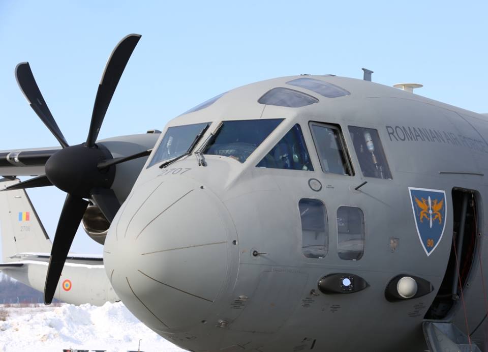 Zbor umanitar de urgenta: Trei copii si mama lor, adusi cu un avion al MAPN la spital, in Capitala