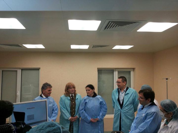Premierul si ministrii Banicioiu si Dusa, impreuna la inaugurarea unui centru chirurgical, la Spitalul Militar Central