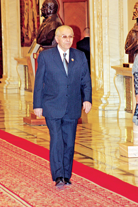 NICOLAE VACAROIU - Ziarul National