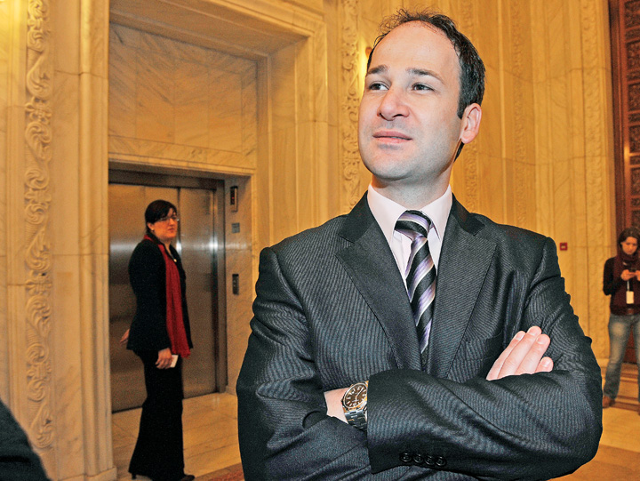 Cat costa demiterea primarului Robert Negoita