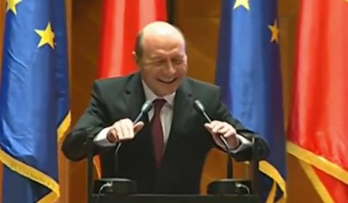 Basescu a venit la congresul PMP: Tin sa ii multumesc doamnei Elena Udrea. Sper sa imi confirme inca o data ca e un om cinstit