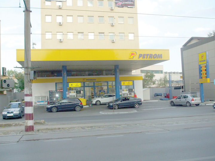 Consumatorii romani, trasi in piept si de benzinari