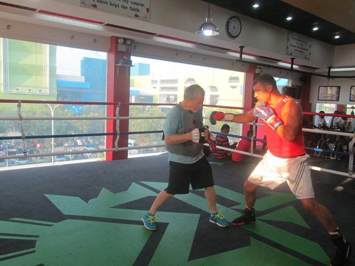 Bute: „Raman alaturi de Freddie Roach”