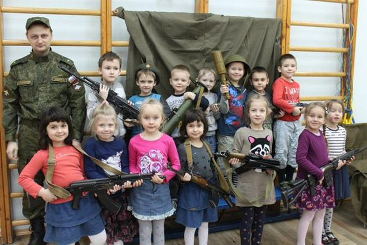 In Rusia armele se invata de la gradinita