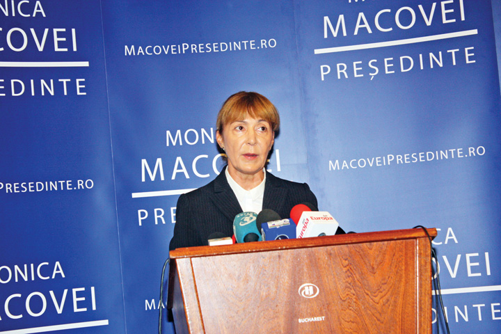 Macovei isi face partidul martisor