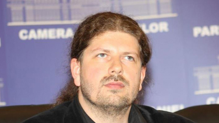 Remus Cernea a pus gand rau soneriei care-i cheama la ordine pe deputati