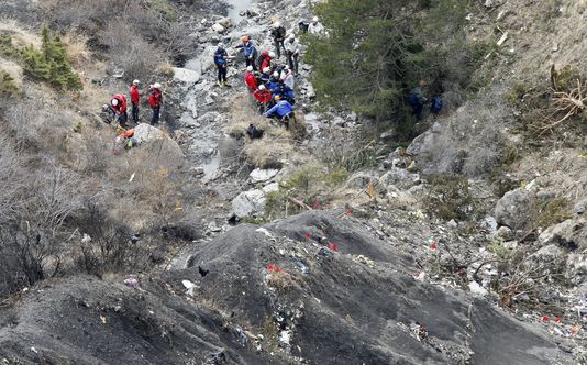 AVION PRABUSIT IN ALPII FRANCEZI: Anchetatorii mizeaza pe doua ipoteze-soc!