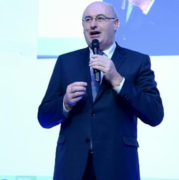 Aproape 40% dintre romani risca saracia