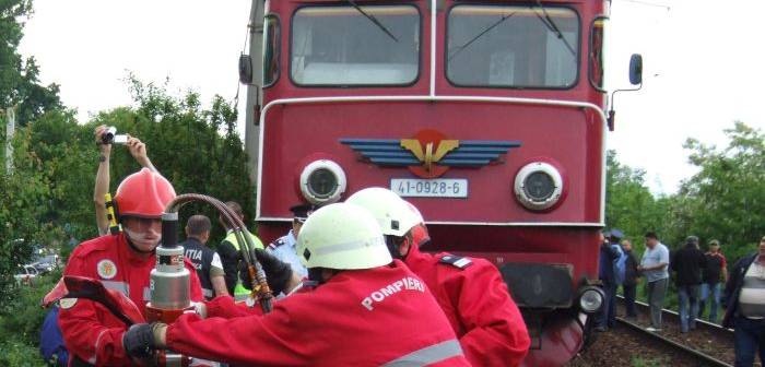 Accident groaznic la Timisoara. O masina, lovita in plin de un tren InterRegio!