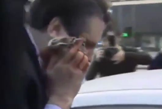 Imagini socante: ambasadorul american in Coreea de Sud, atacat cu un cutit! (VIDEO)