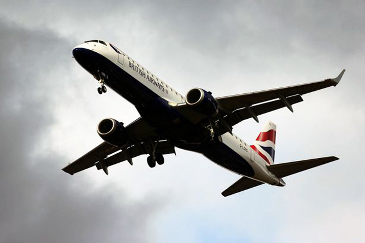 British Airways s-a facut de rahat! Avion intors din drum din cauza unui miros venit din toaleta!
