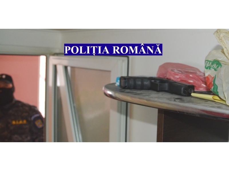 Perchezitii in Capitala si cinci judete, la suspecti de contrabanda calificata cu arme si munitii