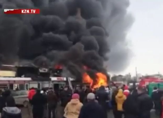 Centru comercial cuprins de un incendiu violent: un mort si pagube materiale uriase (VIDEO)