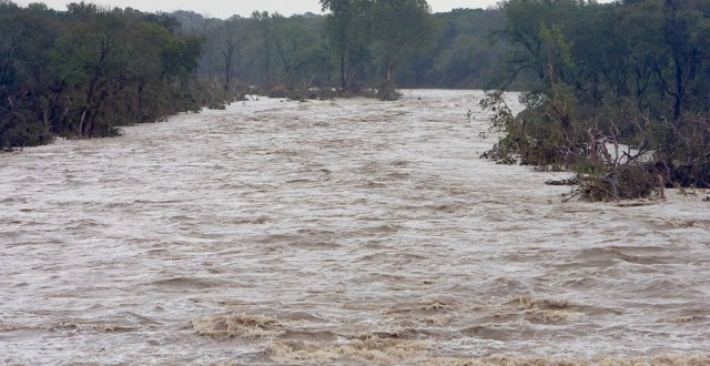 Risc de inundatii: COD PORTOCALIU si GALBEN pe mai multe rauri din tara!