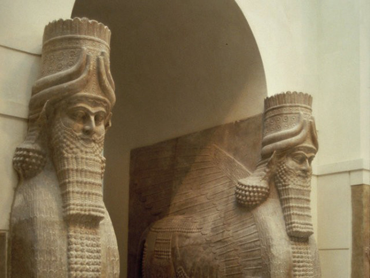 ISIS pune la pamant un al treilea sit arheologic in Irak