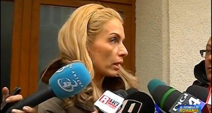 Avocata Alinei Bica: Este prabusita, pur si simplu. Nimeni nu intelege ce se intampla