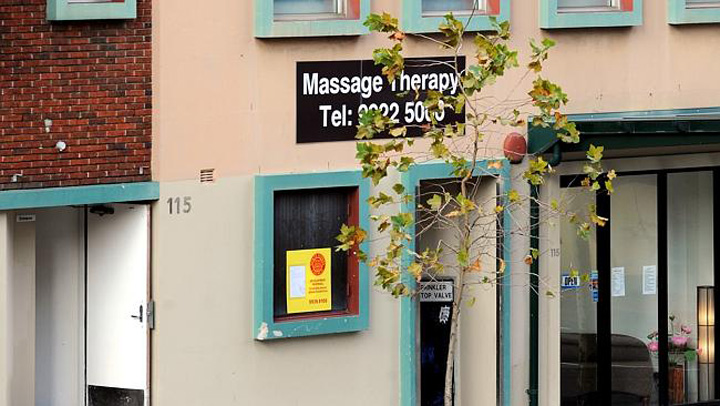 „Brothel buster”, detectiv particular platit de autoritati ca sa faca sex cu prostituate!