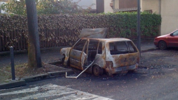 Inca o masina cu numere de Romania, incendiata la Roma
