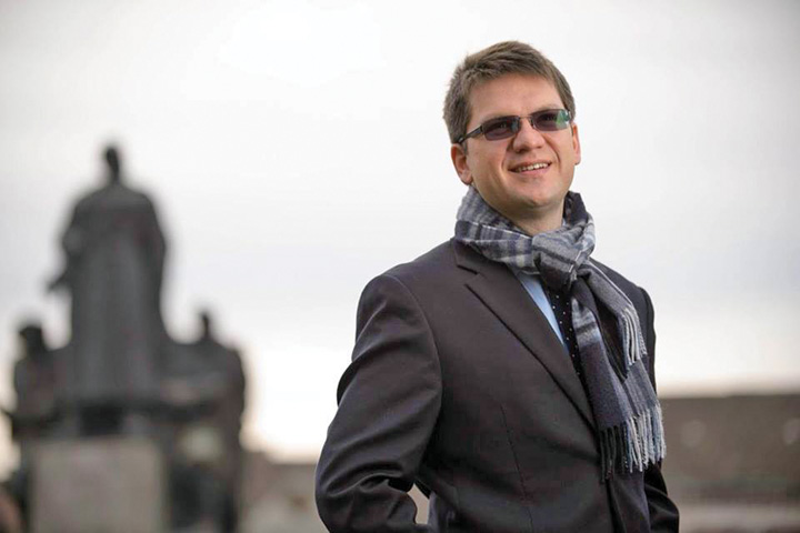 ”M10”, un partid narcisist