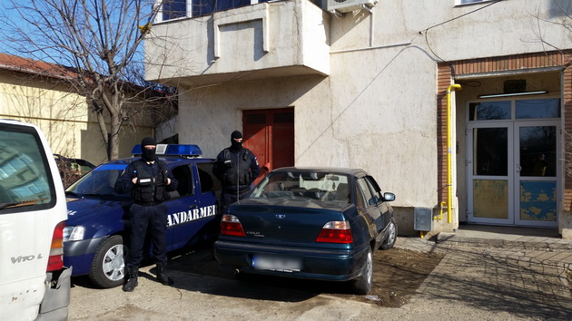 Procurorii DIICOT au destructurat doua grupari de hackeri