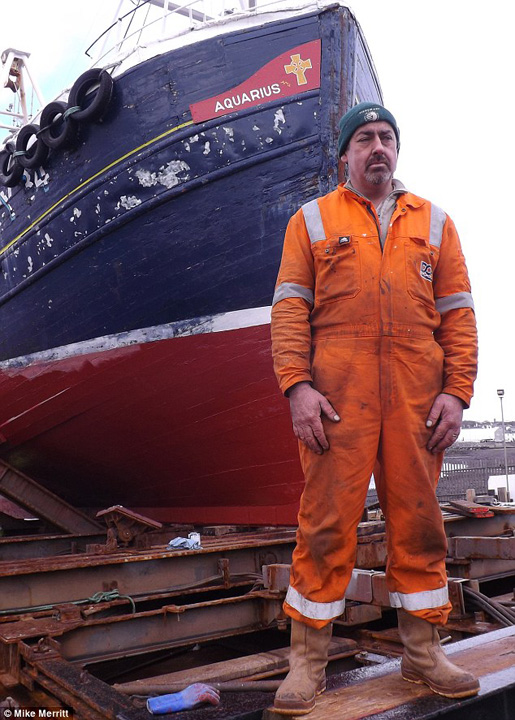 Niste pescari scotieni sustin cu tarie ca au prins un submarin mare si rusesc!
