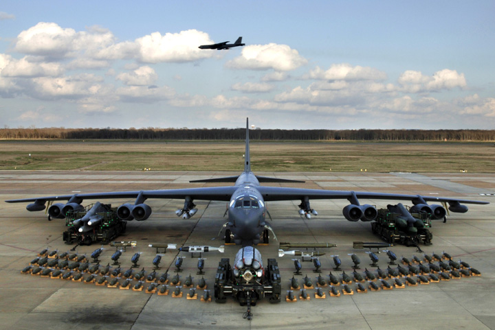 Doua B-52, la usa lui Putin