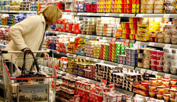 UE falimenteaza producatorii de lapte din Romania
