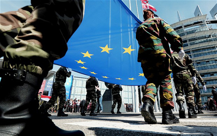 Jean Claude Juncker propune crearea unei armate a UE
