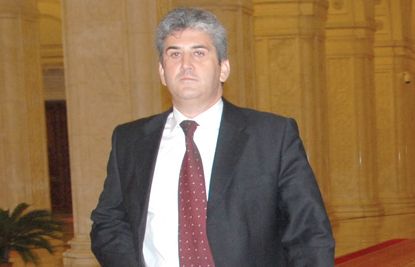 De Ziua Copilului, Gabriel Oprea a decorat un baiat care si-a salvat fratele din incendiu