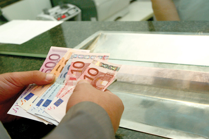 bancnote euro plata - Ziarul National