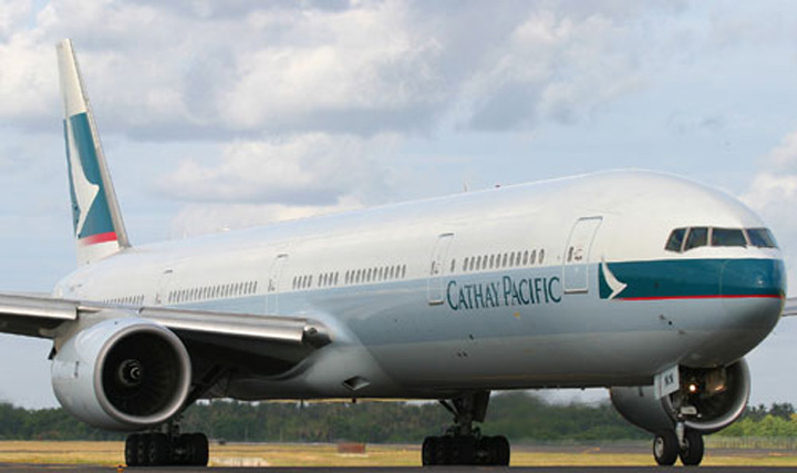 Pilotul a comandat un revolutionar set de cutite. Dar stai, asta nu e tot! L-au arestat la aeroport