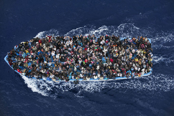 40 de imigranti au murit in Marea Mediterana
